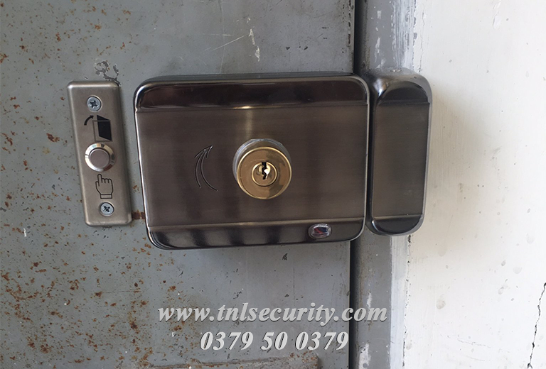 lap-dat-khoa-cua-dien-tu-cho-doanh-nghiep-tai-tphcm